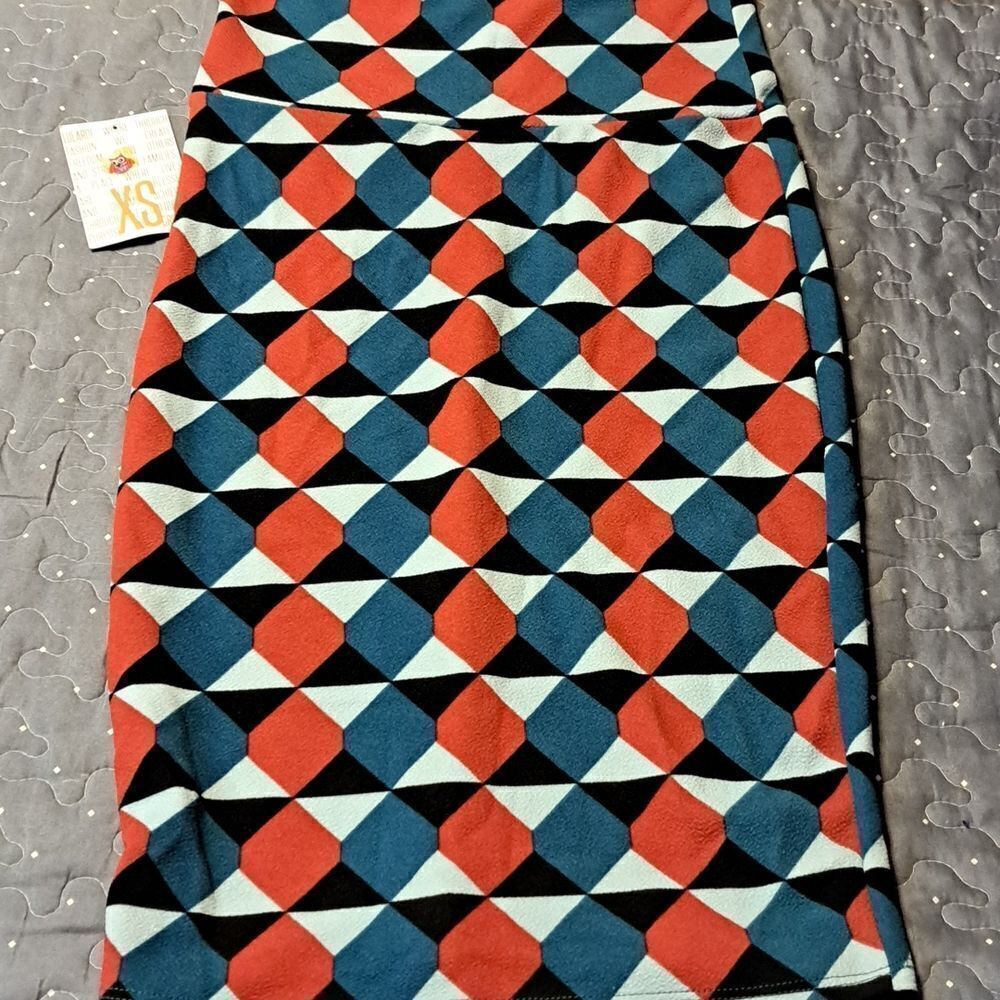 LuLaRoe Cassie skirt size XS NWT